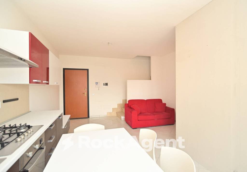 Cucina - Bilocale via del Crocifisso, 115, Latina - foto 2