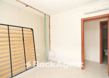 Camera da letto - Bilocale via del Crocifisso, 115, Latina - foto 19