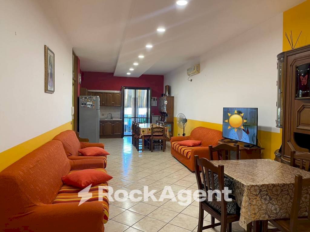 Salone - Quadrilocale via Publio Virgilio Marone 10, Poggiomarino - foto 3