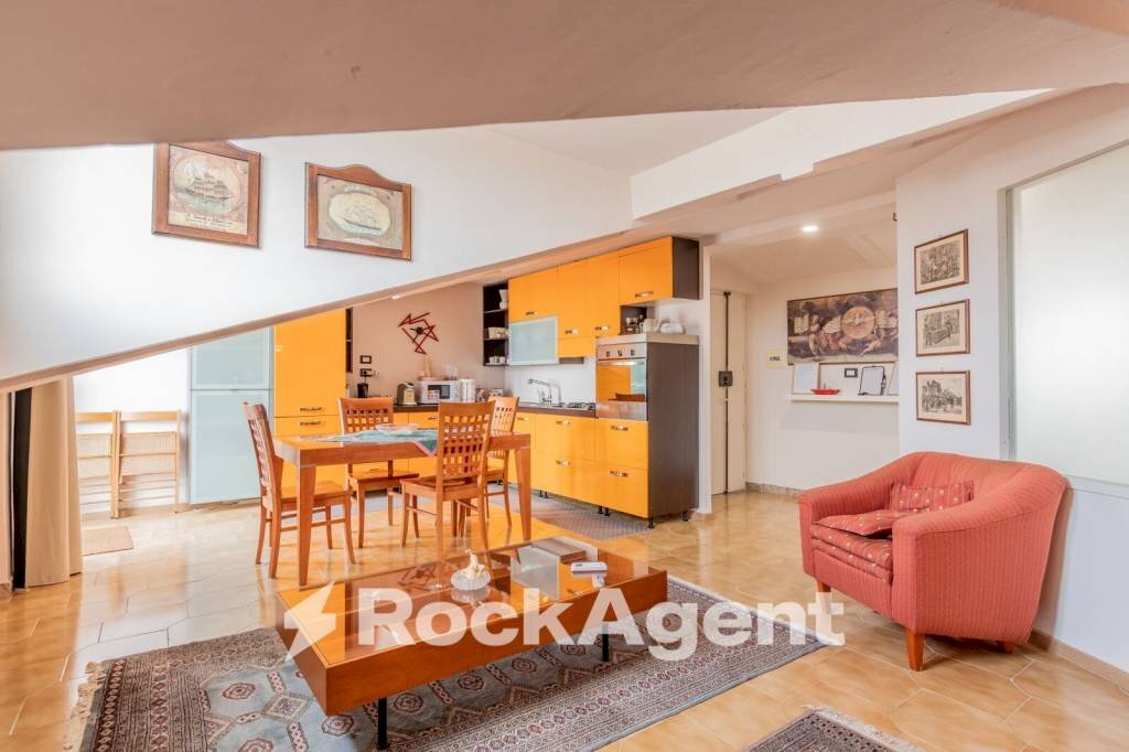 Salone - Attico via Martiri della Loggia, 91, San Marzano sul Sarno - foto 2