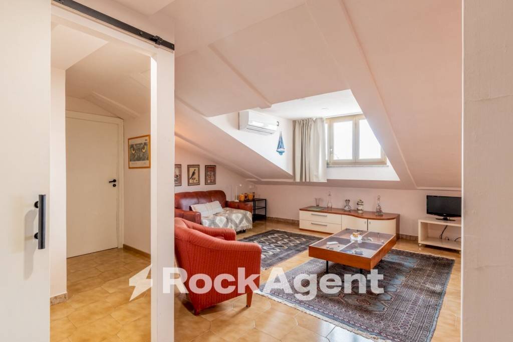 Salone - Attico via Martiri della Loggia, 91, San Marzano sul Sarno - foto 3