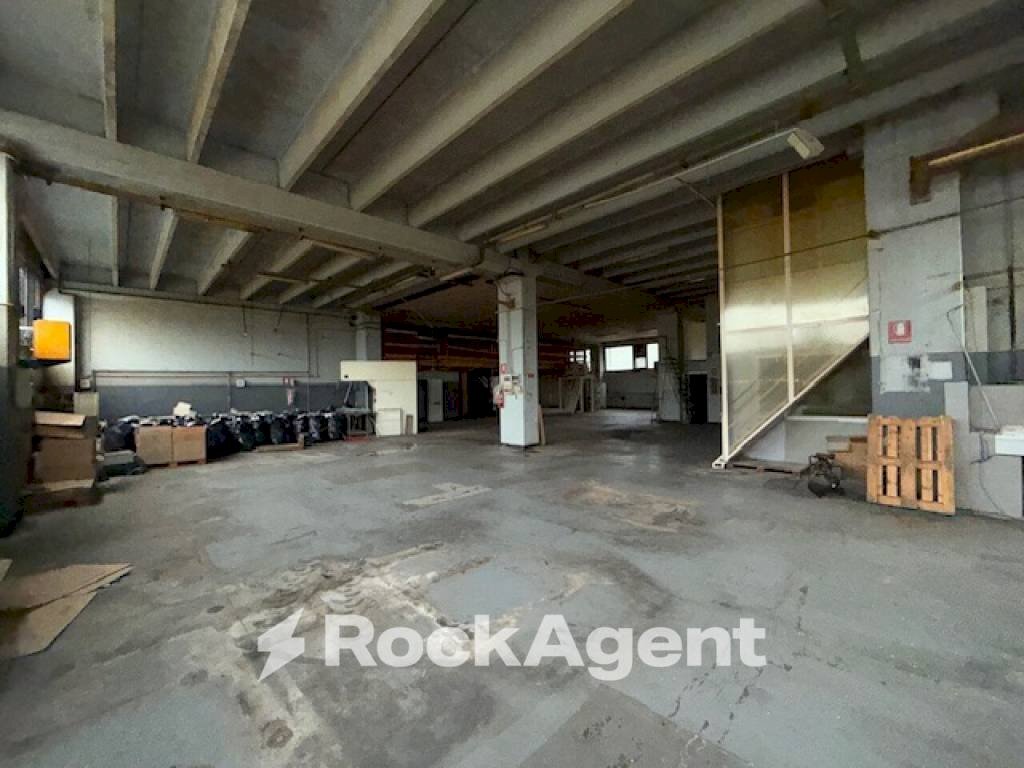 Interno non residenziale - Capannone via Augusto Pedullà, Genova (zona Molassana) - foto 3