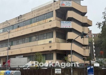 Facciata - Capannone via Augusto Pedullà, Genova (zona Molassana) - foto 1