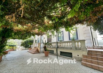 Cortile interno - Stabile - Palazzo corso Filangieri, 129, Vico Equense - foto 7