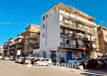 Facciata - Bilocale via Pietro Maffi, Roma - foto 1