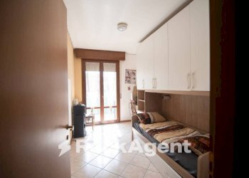 Camera da letto - Appartamento via Palmiro Togliatti, 1, Montecalvo in Foglia - foto 18