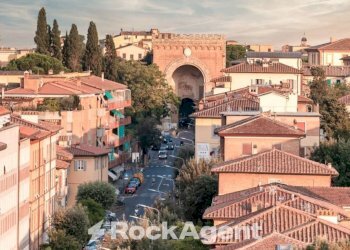 Vista - Quadrilocale viale Camillo Benso di Cavour, 238, Siena - foto 1