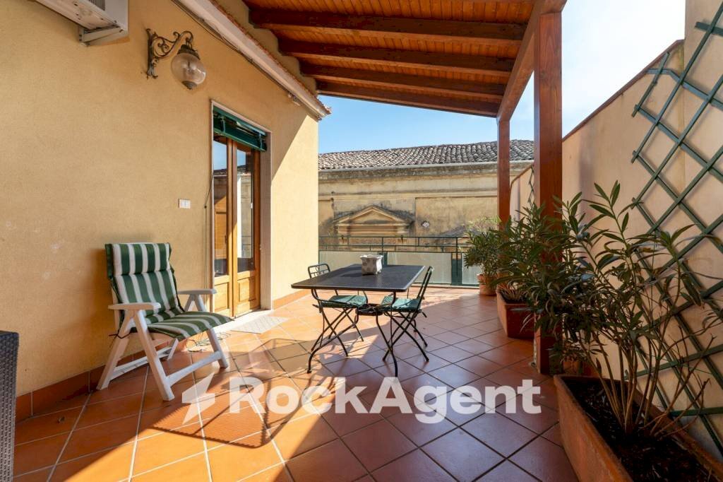 Terrazzo - Quadrilocale corso Vittorio Emanuele, 151, Trecastagni - foto 3