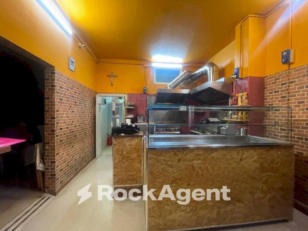 Interno non residenziale - Negozio via Pasquale Vitiello, 99, Scafati - foto 1