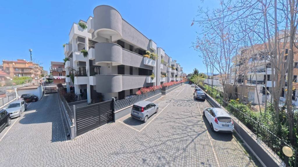 Facciata - Trilocale via Salemi, 53/A, Roma - foto 1