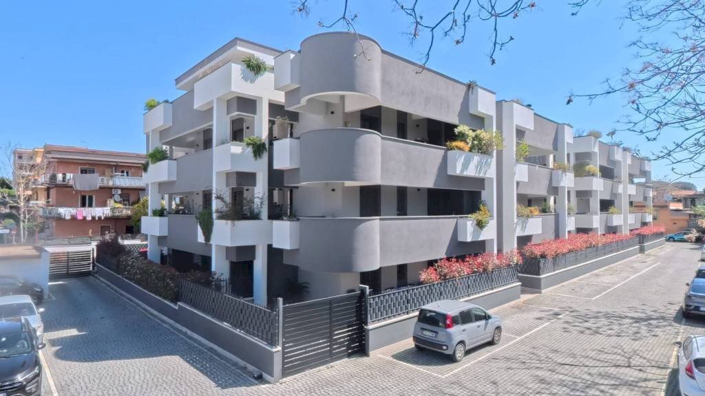 Facciata - Trilocale via Salemi, 53/A, Roma - foto 2