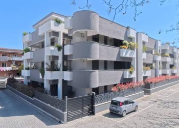 Facciata - Trilocale via Salemi, 53/A, Roma - foto 2