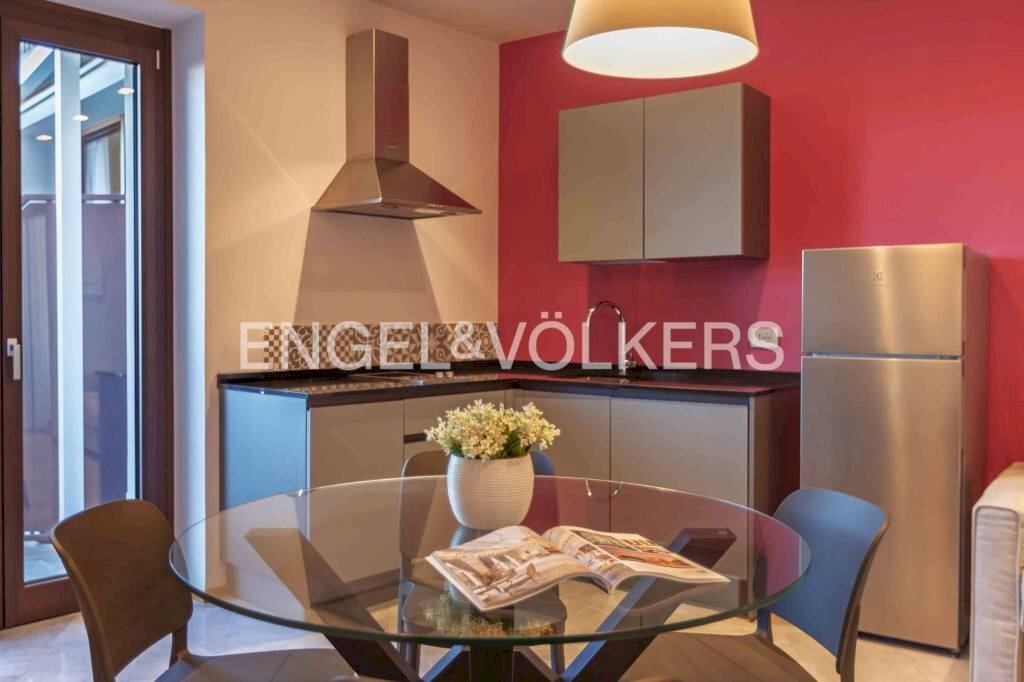 Cucina - Bilocale via Vittorio Alfieri, Castiglione Falletto - foto 2