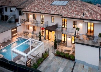 Piscina - Appartamento via Vittorio Alfieri, Castiglione Falletto - foto 1