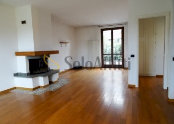 Soggiorno con camino - Villa Castelseprio - photo 1