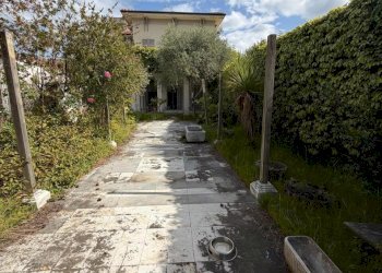 abf6e8a9-478c-4cfe-acf3-d4bc336e343f.jpg - Villa Via Firenze 48, Carrara - foto 29