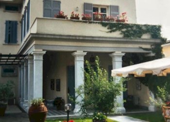 e21d5037-942a-4a01-a883-d3bd429c6683.jpg - Villa Via Firenze 48, Carrara - foto 1