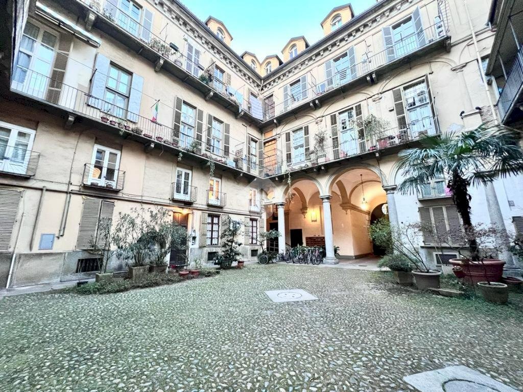 Quadrilocale Via Della Consolata, Torino (zona Quadrilatero Romano) - foto 3