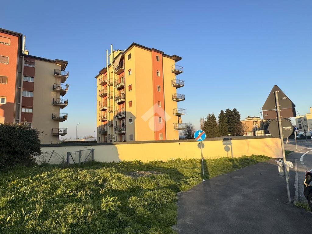 Three-room apartment Via Brianza, Gessate - photo 1