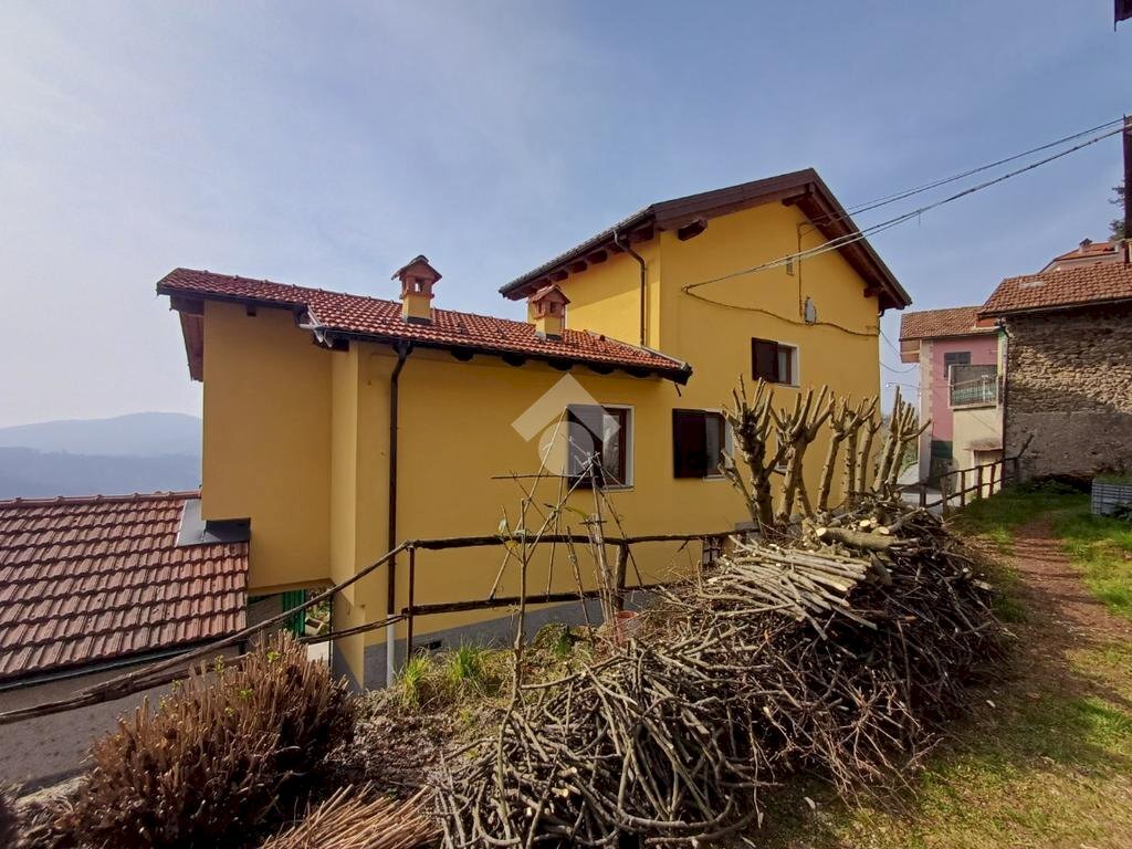 Semi-detached house Via Carlo Garrè, Savignone - photo 1