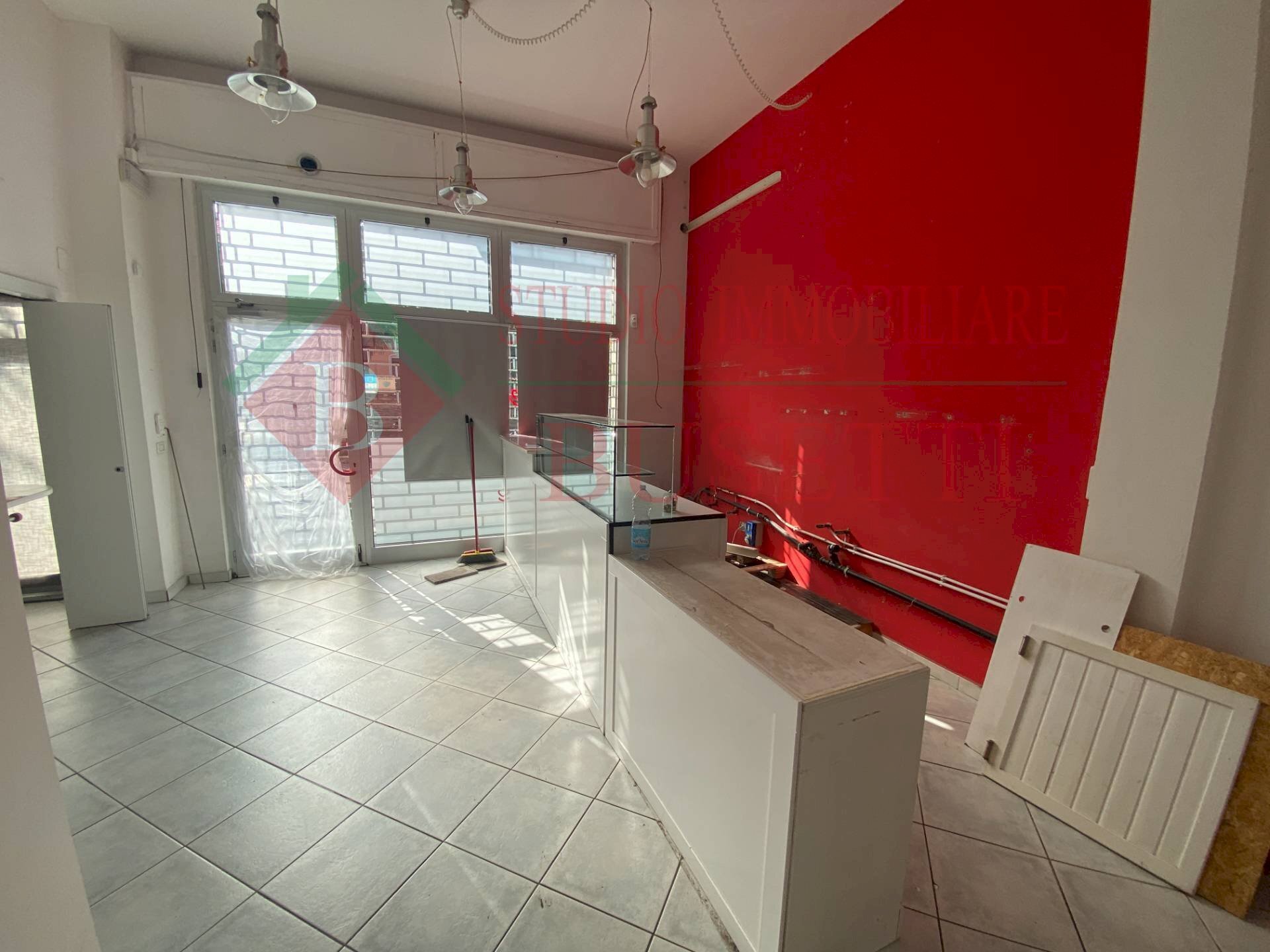 Foto 1 - Locale Commerciale via Dante Alighieri
 
26, Cerro Maggiore - foto 1