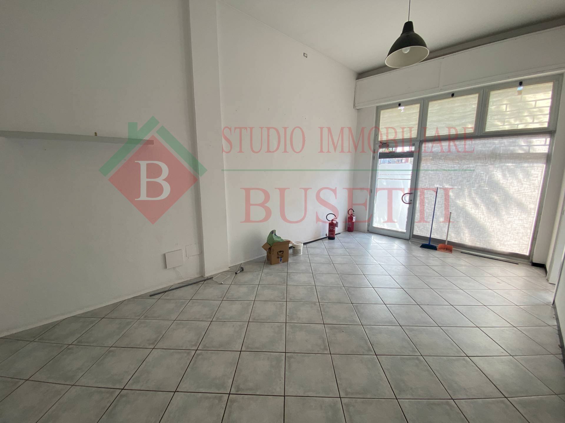 Foto 2 - Locale Commerciale via Dante Alighieri
 
26, Cerro Maggiore - foto 2