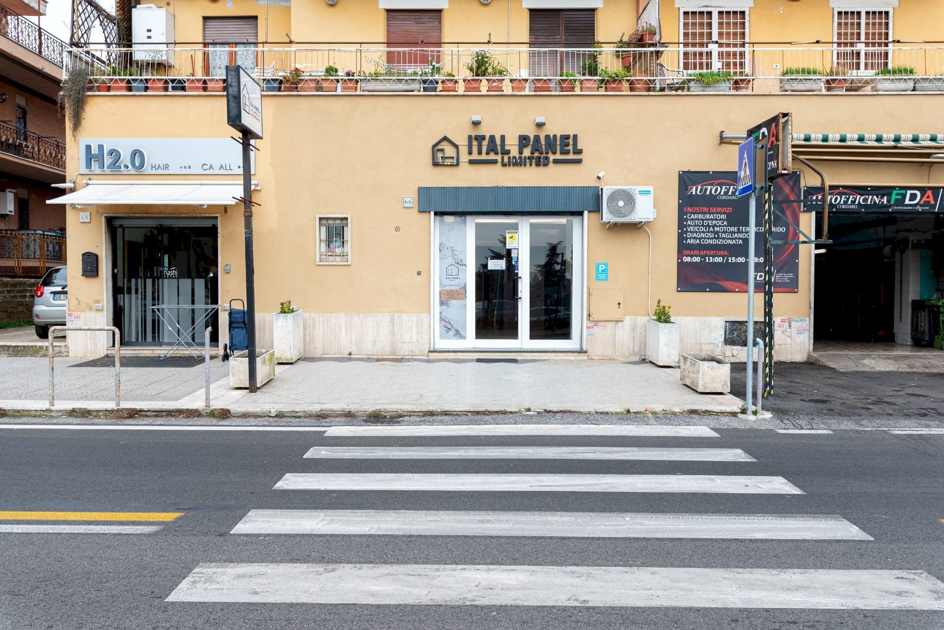 Edificio all\'aperto - Negozio Via Cornelia
 
66, Roma - foto 1