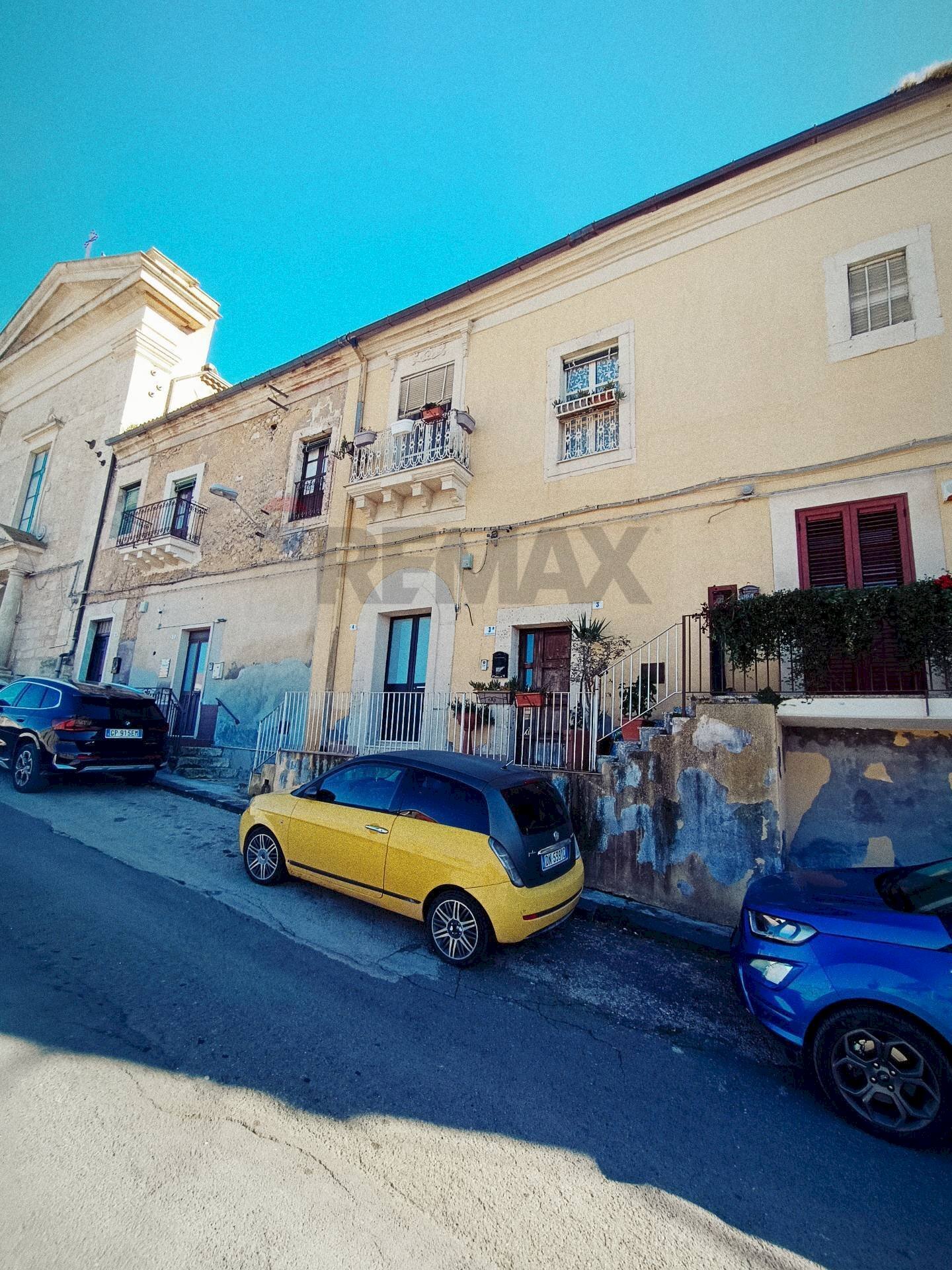 Edificio all\'aperto - Appartamento PIAZZA TENENTE DI FAZIO
 
3, Ramacca - foto 1