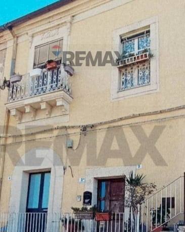 Edificio all\'aperto - Appartamento PIAZZA TENENTE DI FAZIO
 
3, Ramacca - foto 2