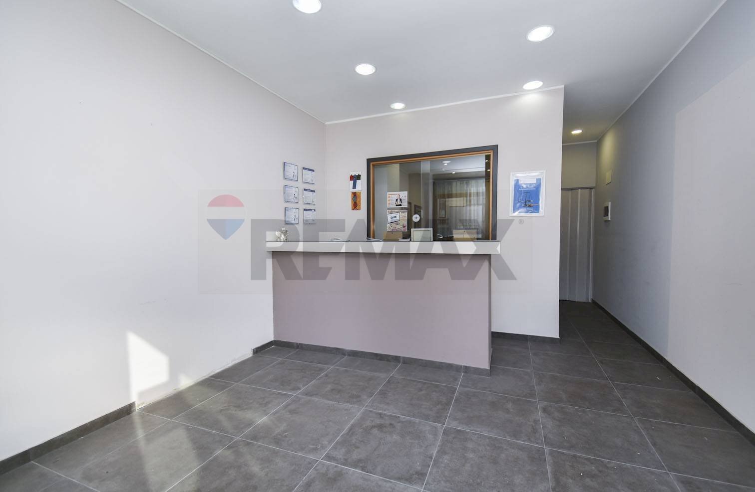 Stanza vuota - Locale Commerciale Piazza Duca Di Camastra
 
20, Catania - foto 3