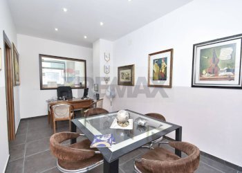 Sala da pranzo - Locale Commerciale Piazza Duca Di Camastra
 
20, Catania - foto 9