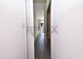 Hall / corridoio - Locale Commerciale Piazza Duca Di Camastra
 
20, Catania - foto 16