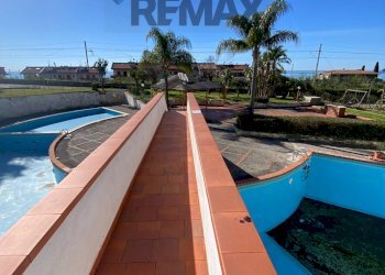 Piscina - Trilocale Via Nazionale
 
78, Letojanni - foto 4