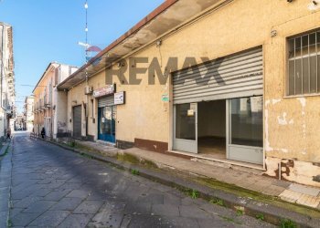 Edificio all\'aperto - Locale Commerciale VIA SAC. SEBASTIANO LISI
 
1, Giarre - foto 2