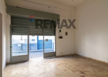 Stanza vuota - Locale Commerciale VIA SAC. SEBASTIANO LISI
 
1, Giarre - foto 4