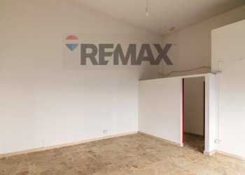 Stanza vuota - Locale Commerciale VIA SAC. SEBASTIANO LISI
 
1, Giarre - foto 5