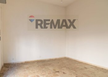 Stanza vuota - Locale Commerciale VIA SAC. SEBASTIANO LISI
 
1, Giarre - foto 6