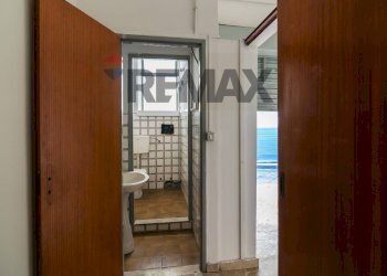 Bagno - Locale Commerciale VIA SAC. SEBASTIANO LISI
 
1, Giarre - foto 8