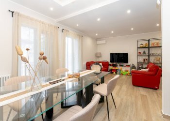 Sala da pranzo - Quadrilocale via l. ariosto
 
27 F, Acireale - foto 7