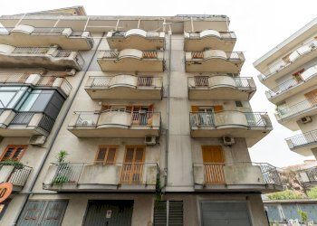 Edificio all\'aperto - Quadrilocale via l. ariosto
 
27 F, Acireale - foto 12