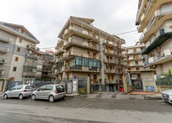 Edificio all\'aperto - Quadrilocale via l. ariosto
 
27 F, Acireale - foto 47