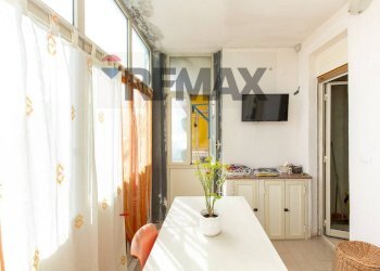 Sala da pranzo - Quadrilocale Via Gaetano Di Giovanni
 
19, Catania - foto 7