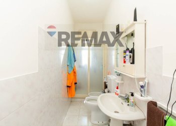 Bagno - Quadrilocale Via Gaetano Di Giovanni
 
19, Catania - foto 16