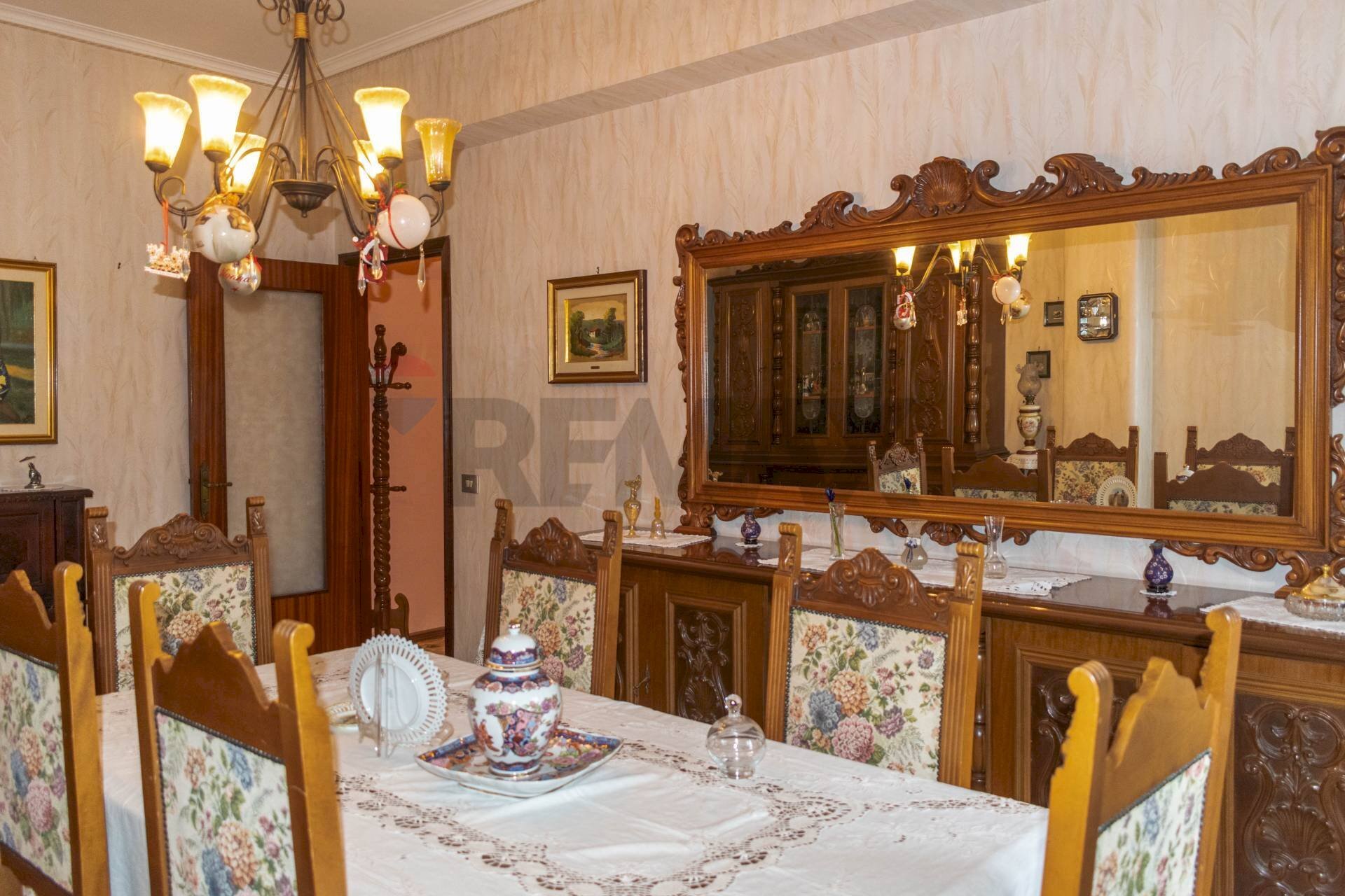 Sala da pranzo - Appartamento Via Giacomo Puccini
 
2, Gravina di Catania - foto 2