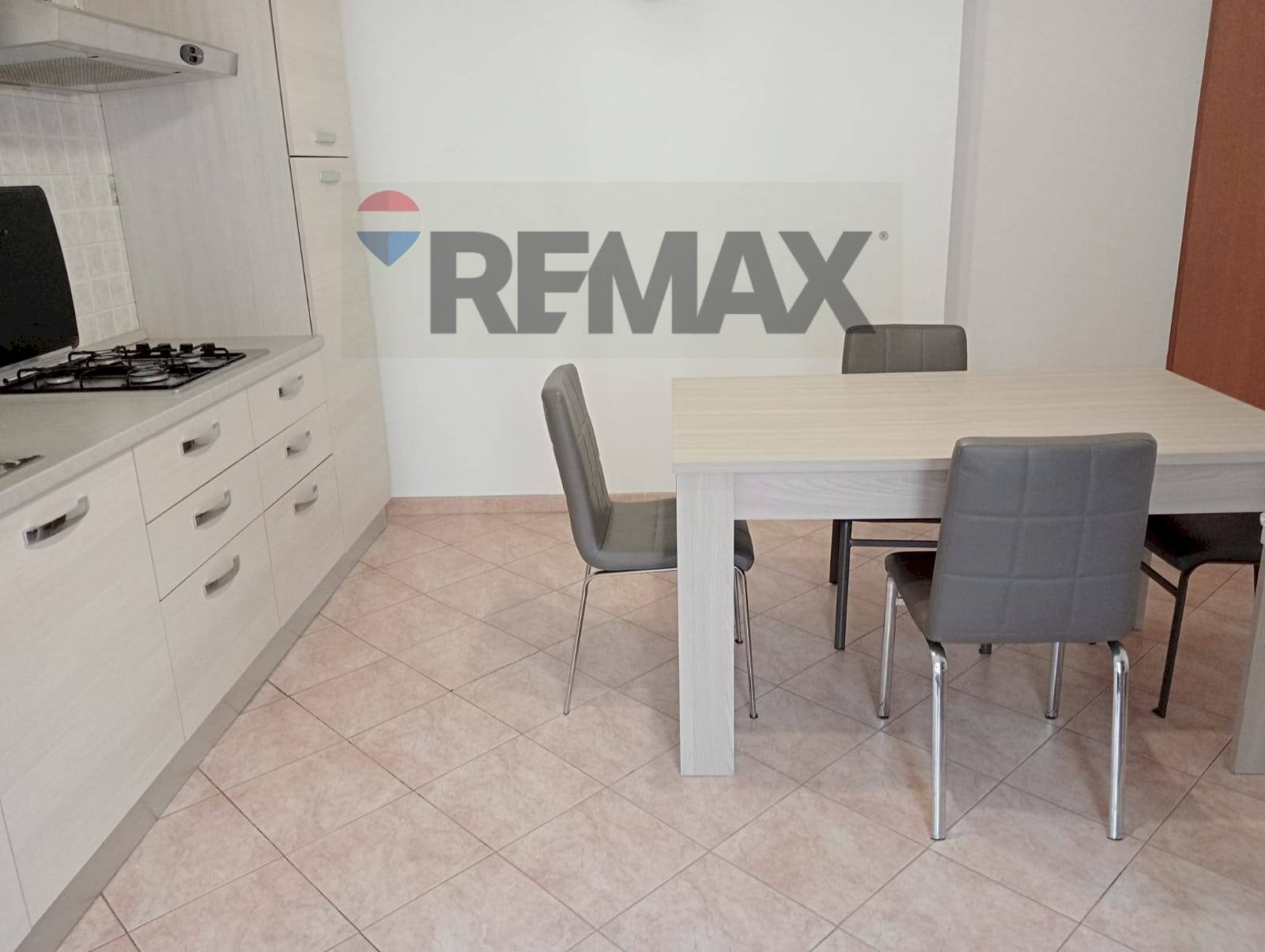 Sala da pranzo - Quadrilocale Via Federico de Roberto
 
26, Mascali - foto 1