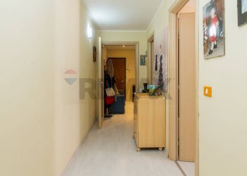 Hall / corridoio - Trilocale Via Vittorio Emanuele
 
104, Gravina di Catania - foto 8