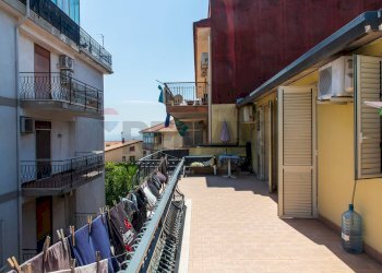 Balcone - Trilocale Via Vittorio Emanuele
 
104, Gravina di Catania - foto 17