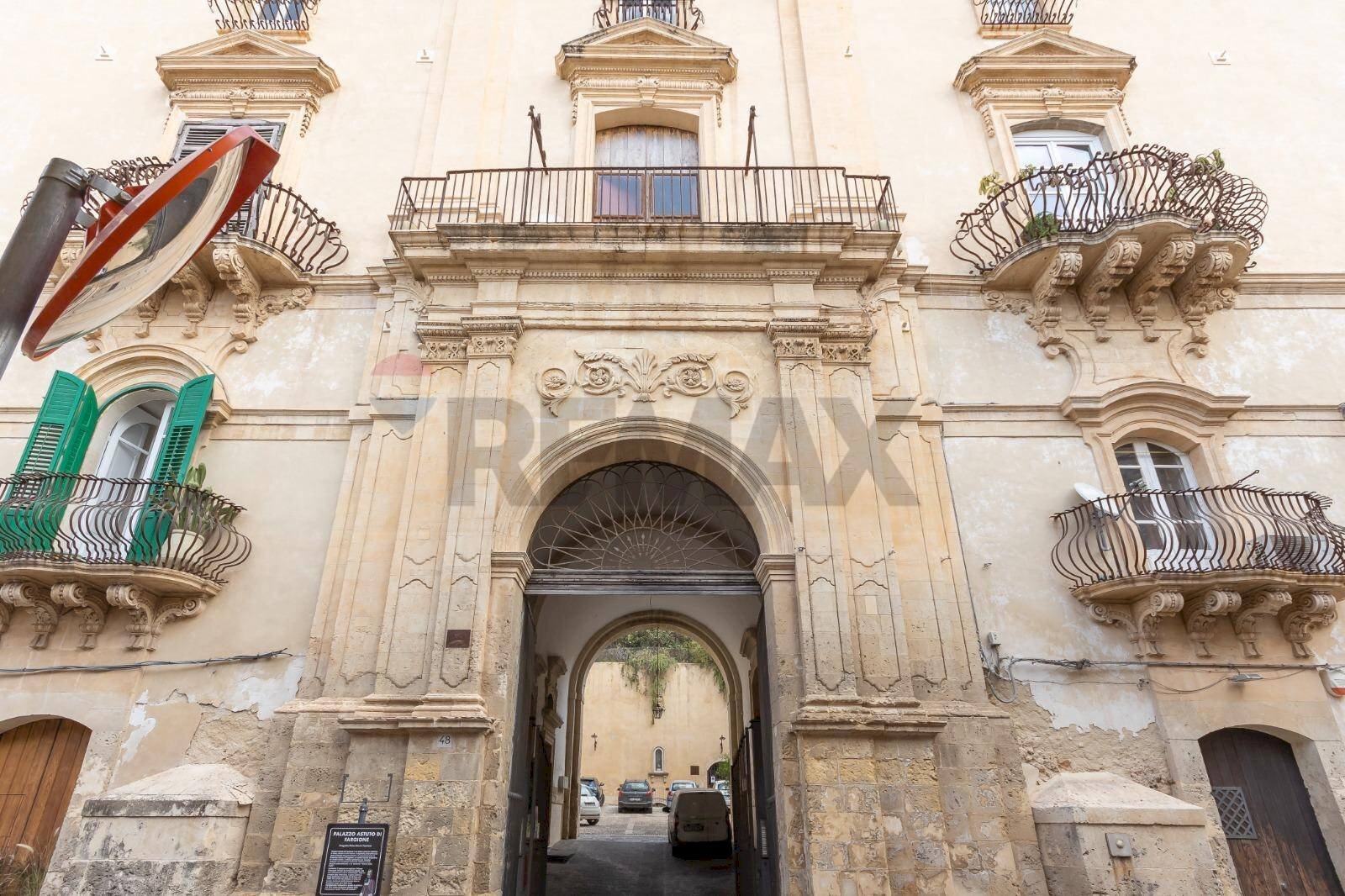 Edificio all\'aperto - Casa indipendente via cavour
 
48, Noto - foto 1