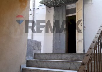 Scale - Locale Commerciale Via Santissimo Salvatore
 
12, Caltagirone - foto 4