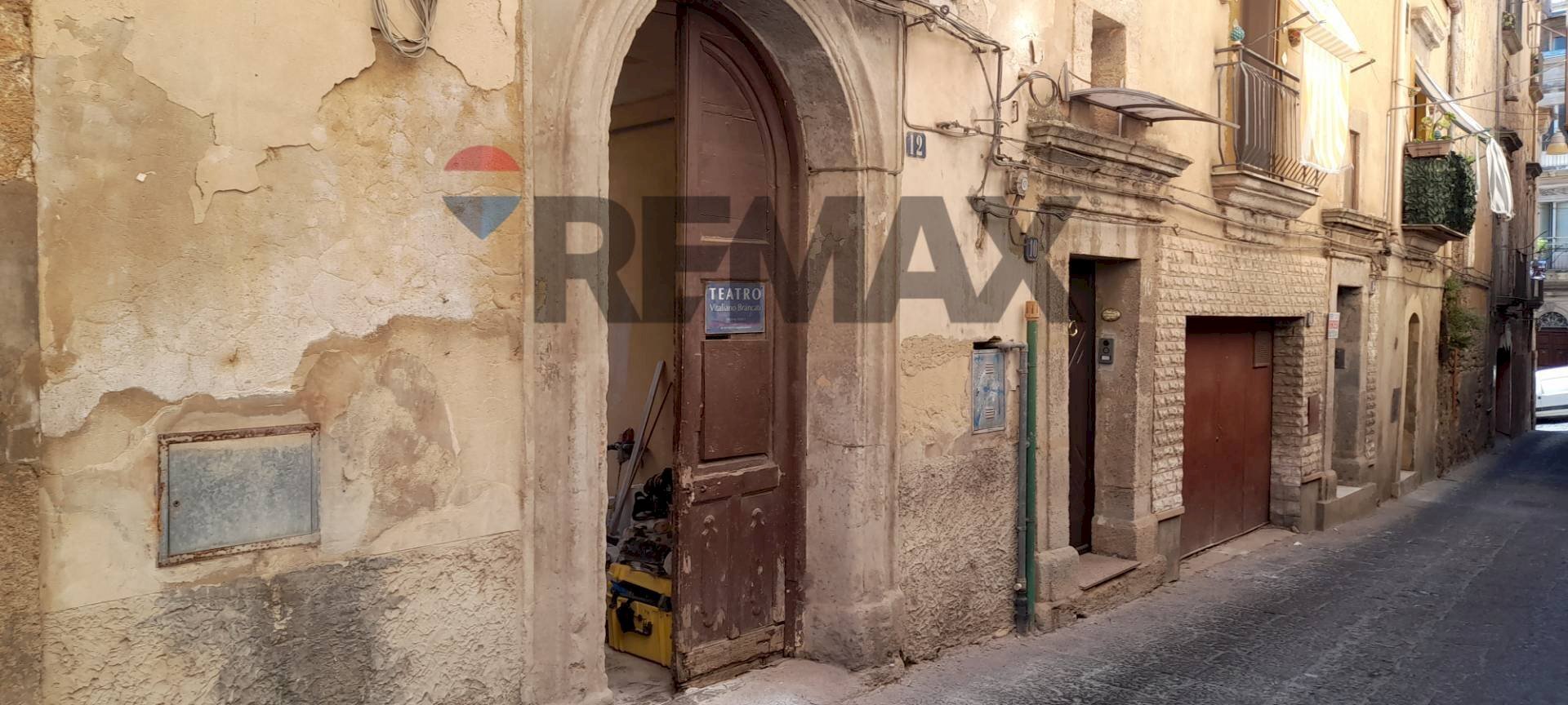 Edificio all\'aperto - Locale Commerciale Via Santissimo Salvatore
 
12, Caltagirone - foto 1